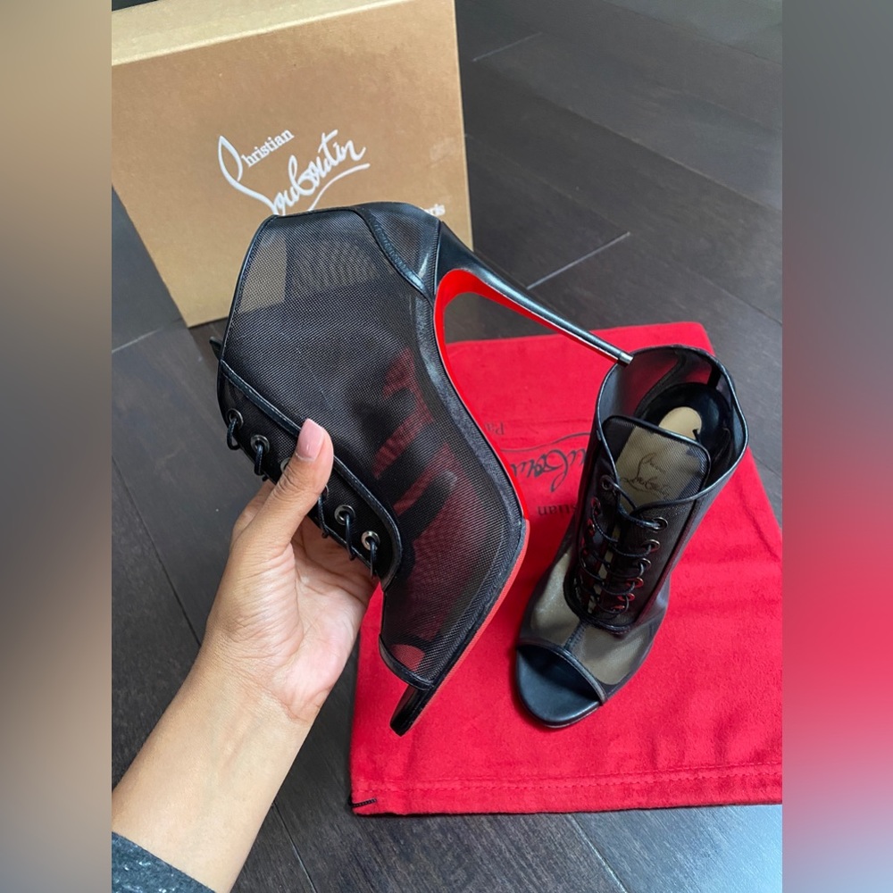 Louboutin Rete Kid Mesh Open Ondessa
100 Peep Toe Lace-Up Booties - size 39